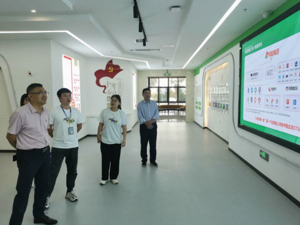 滁州职教集团秘书长穆松带队赴园区企业走访并看望新葡的京集团35222vip在岗学生