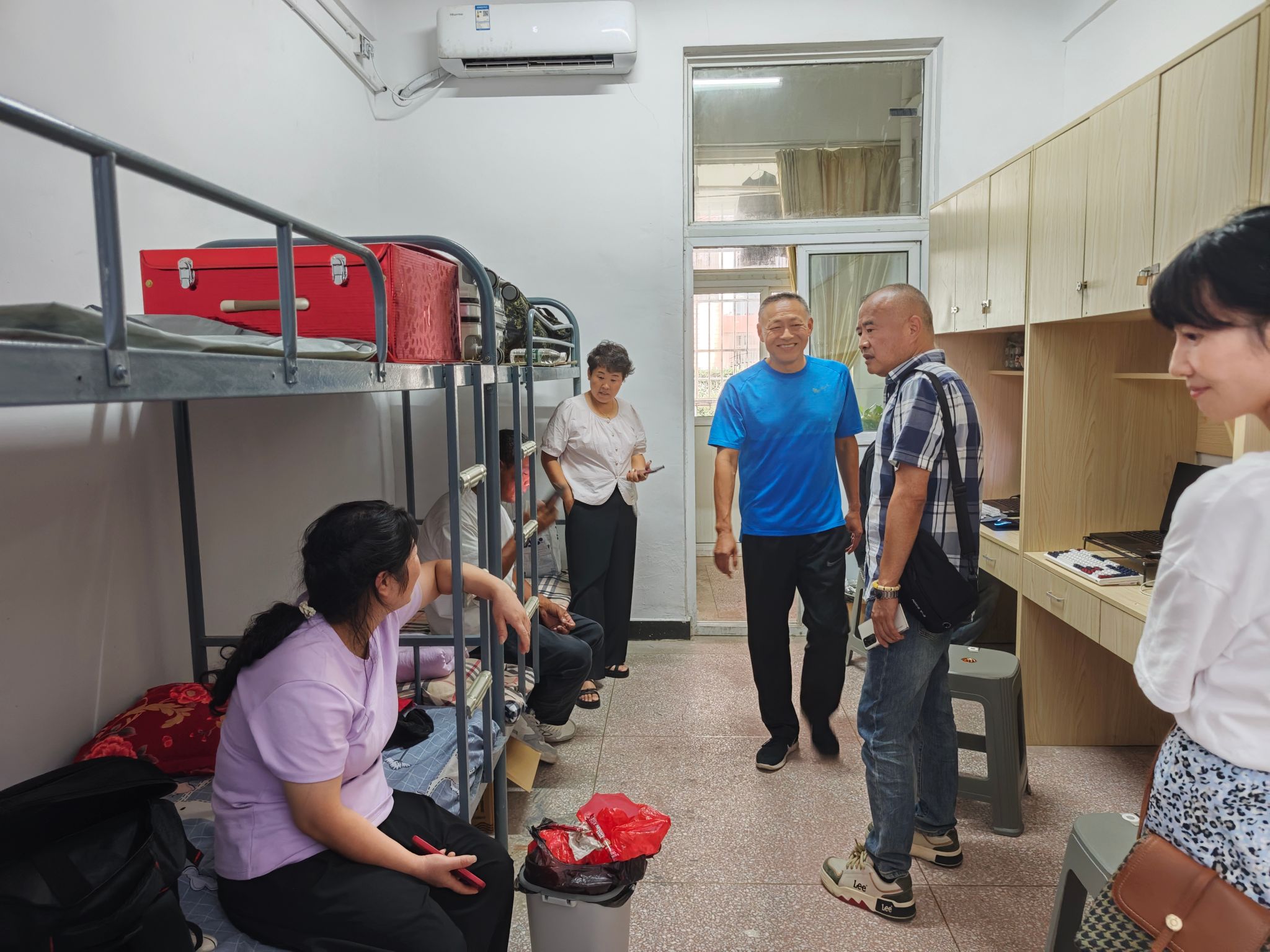 信息工程学院：学院领导温情走访新生宿舍，传递暖‘新’关怀