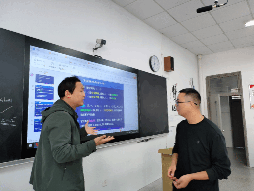 安徽科技学院曹浩教授赴新葡的京集团35222vip与许庆兵老师共授离散数学课