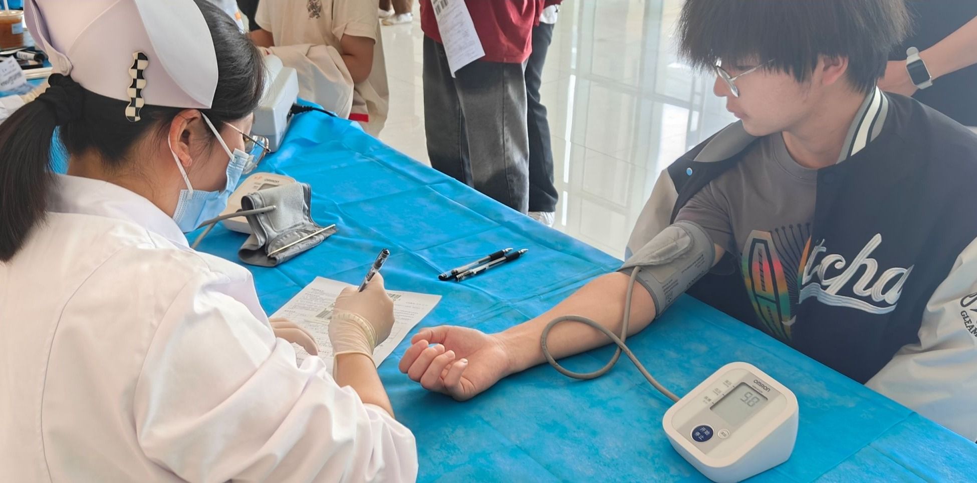 展青春风采，赴热血之约—信息工程学院参加无偿献血活动